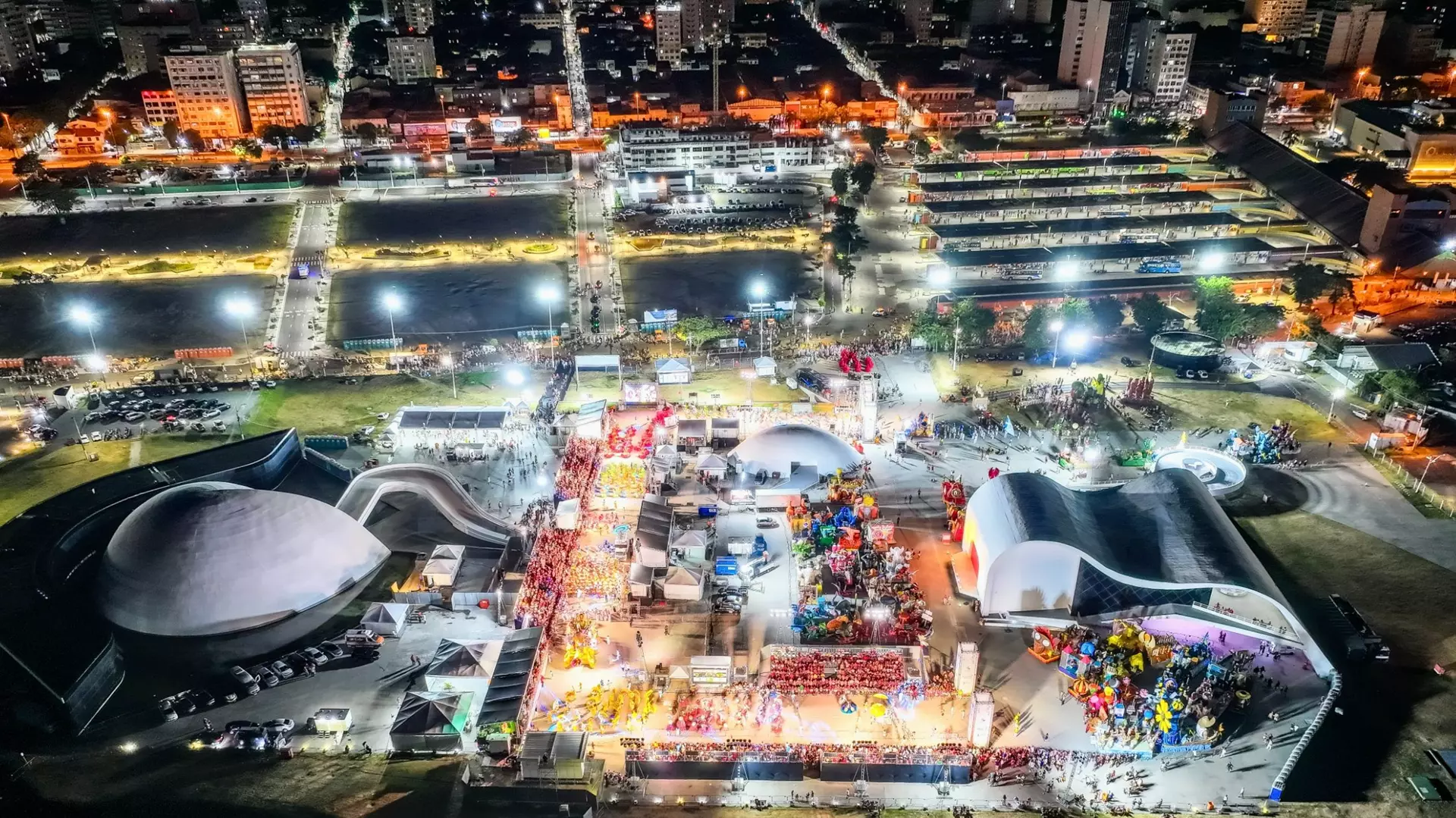 Desfile do carnaval no Caminho Niemeyer terá passarela em linha reta