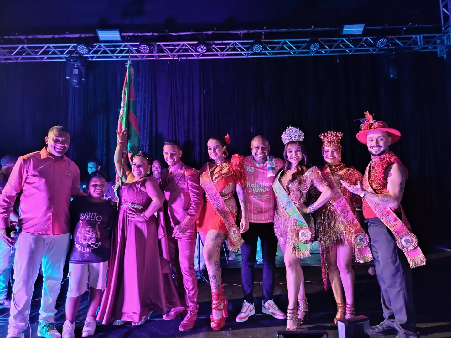 MORRO DE CASA VERDE LANÇA SAMBA, COROA CORTE E RECEBE COIRMÃS EM FESTA RECHEADA DE EMOÇÕES