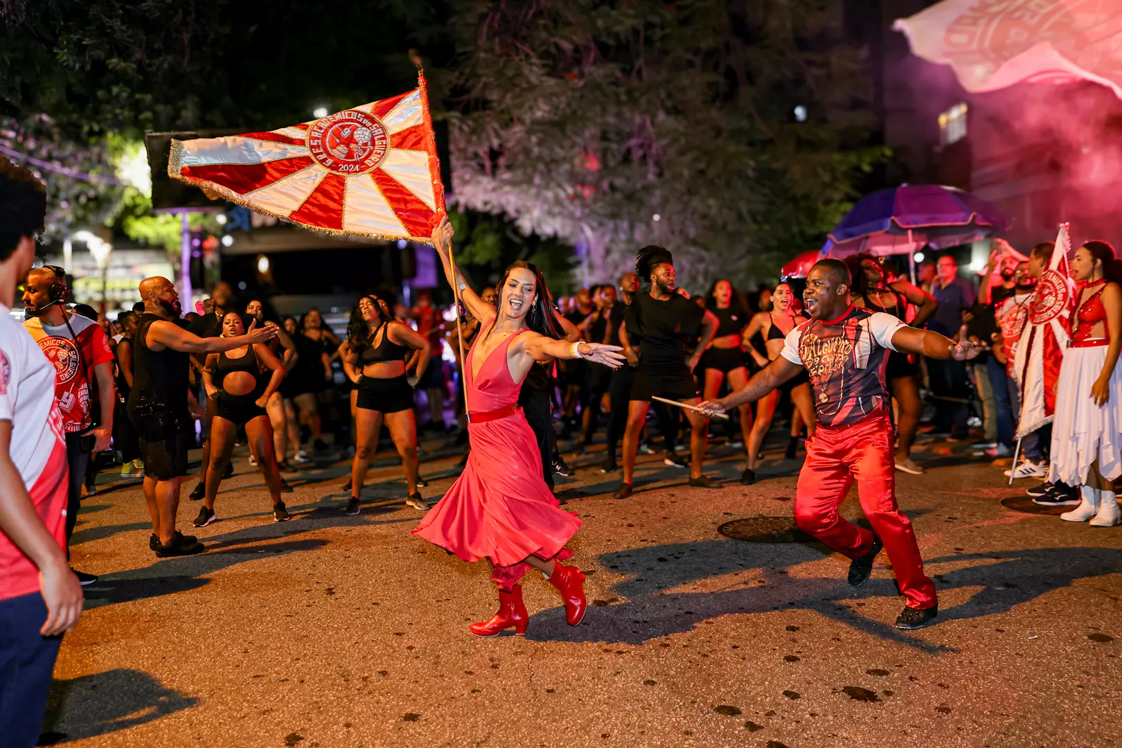 Salgueiro toma as ruas da Tijuca no primeiro ensaio de rua rumo ao Carnaval 2026