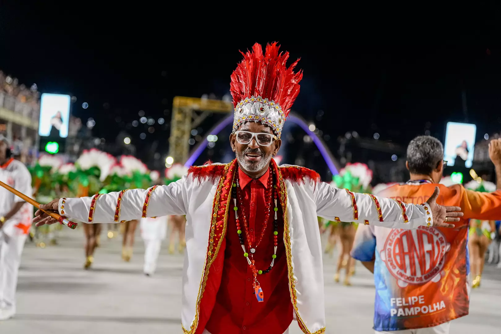 Unidos de Bangu anuncia renovação com mestre Dinho