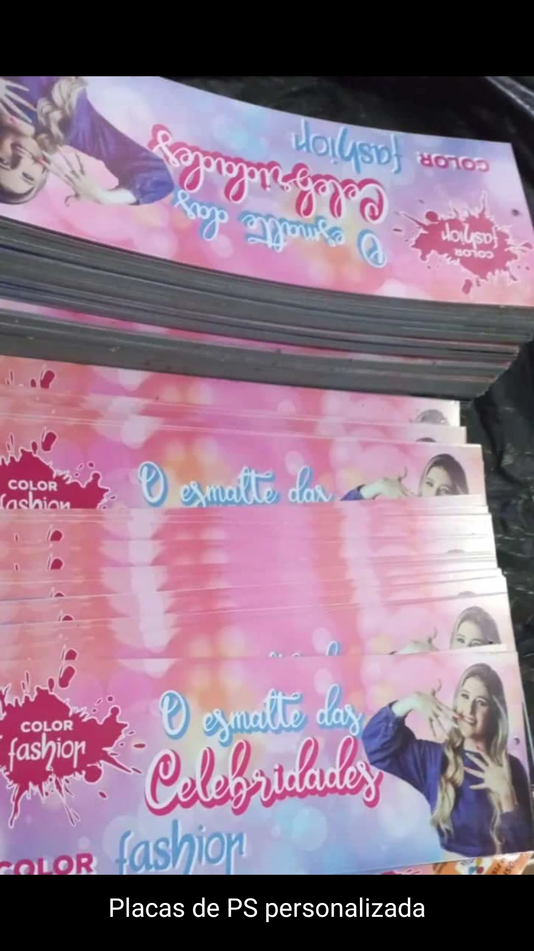 PLACA DE PS ADESIVADO COM SUA ARTE
