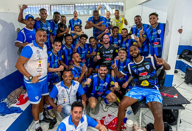 Jipa vence e cola no líder e Barcelona soma primeiros pontos
