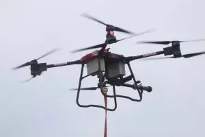Wilson Lima entrega drones que despejam água e viaturas de grande porte aos Bombeiros destinadas ao interior do AM