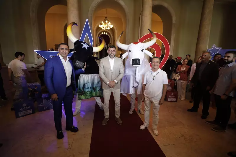 Governo do Amazonas realiza repasse de R$ 10 milhões aos bumbás Caprichoso e Garantido