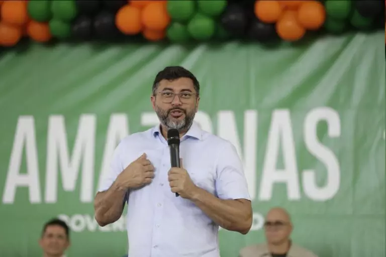Wilson Lima assina ordem de serviço para início das obras de recuperação do sistema viário de Rio Preto da Eva