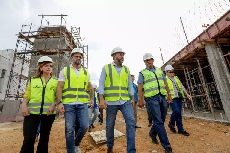 Wilson Lima vistoria obras do Residencial Novo Aleixo, na zona norte de Manaus