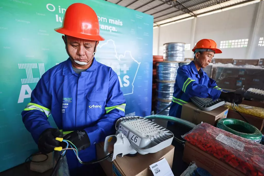 Governo do Amazonas envia luminárias de LED para instalação em mais quatro municípios