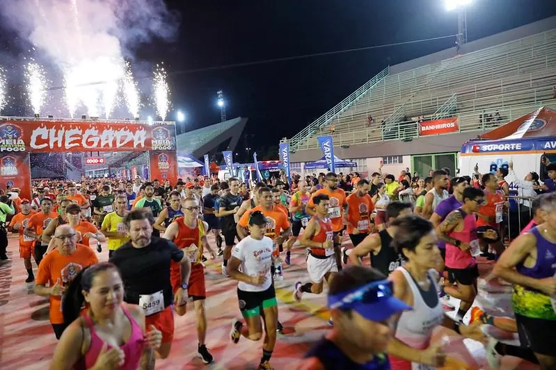 Com quase 3 mil participantes, a 28ª Corrida do Fogo teve premiação de até R$ 1 mil e ‘experiência bombeiro’