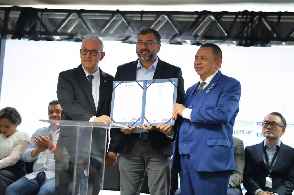 Wilson Lima destaca avanços no saneamento e instala nova estrutura que vai apoiar municípios do interior