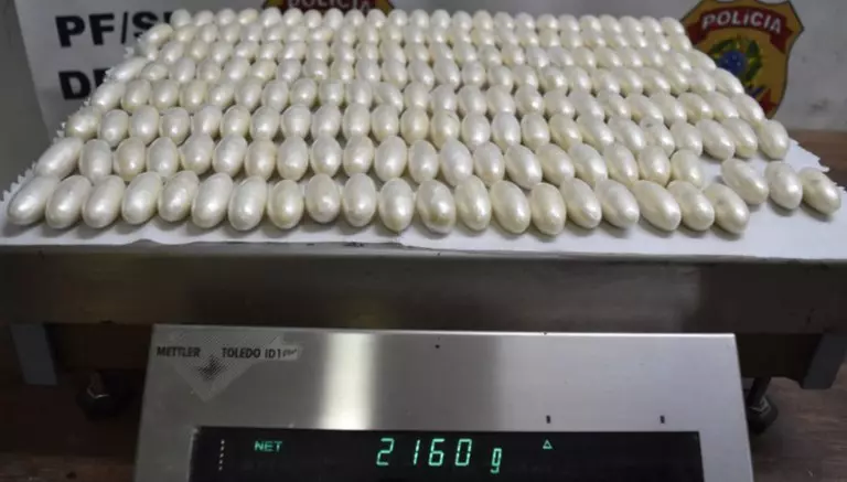 PF apreende mais de 160 kg de drogas e prende três pessoas por tráfico internacional em aeroporto