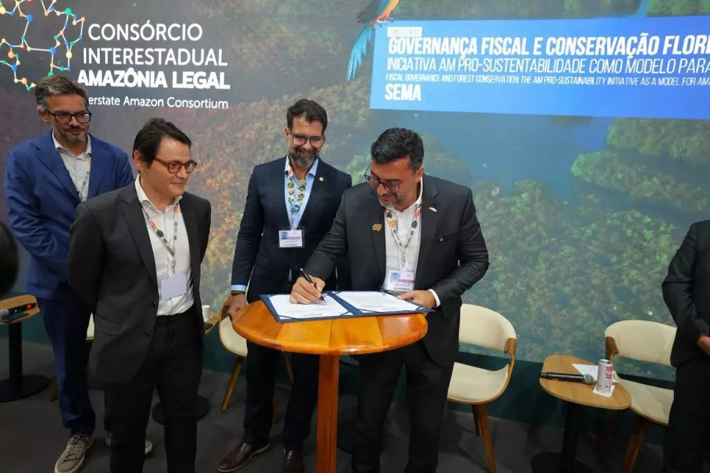 Na COP 30, Wilson Lima assina primeiro contrato de REDD+ do Amazonas e anuncia concurso histórico na Sema