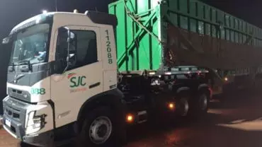 A foto mostra uma carreta da SJC Bioenergia