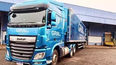 A foto mostra uma carreta da Transportes Gral