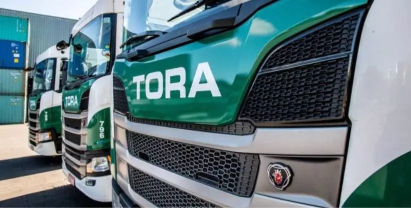 A foto mostra a frota de carretas do Grupo Tora