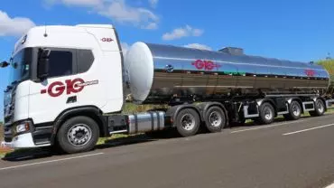 A foto mostra uma carreta do Grupo G10 