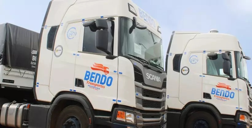 A foto mostra carretas da Bendo Transportes