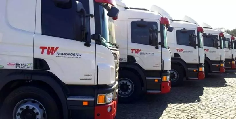 A foto mostra carretas da TW Transportes