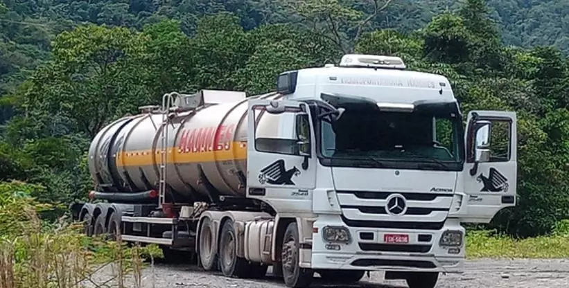 A foto mostra uma carreta da Transportadora Hammes