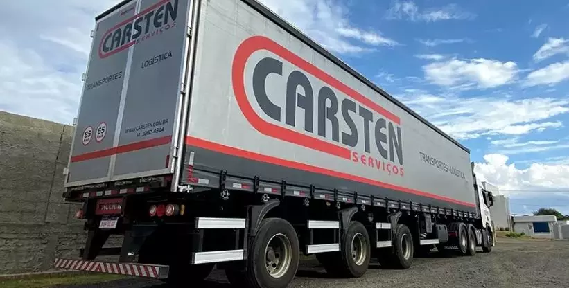 A foto mostra uma carreta da Carsten Serviços