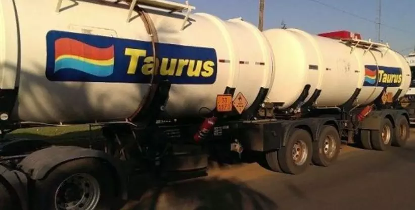 A foto mostra uma carreta do Grupo Taurus