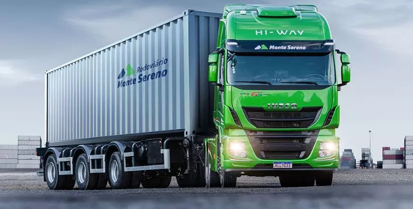 A foto mostra uma carreta Porta Container da Rodoviário Monte Sereno