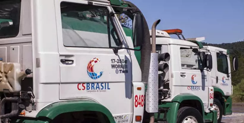 A foto mostra alguns caminhões da CS Brasil