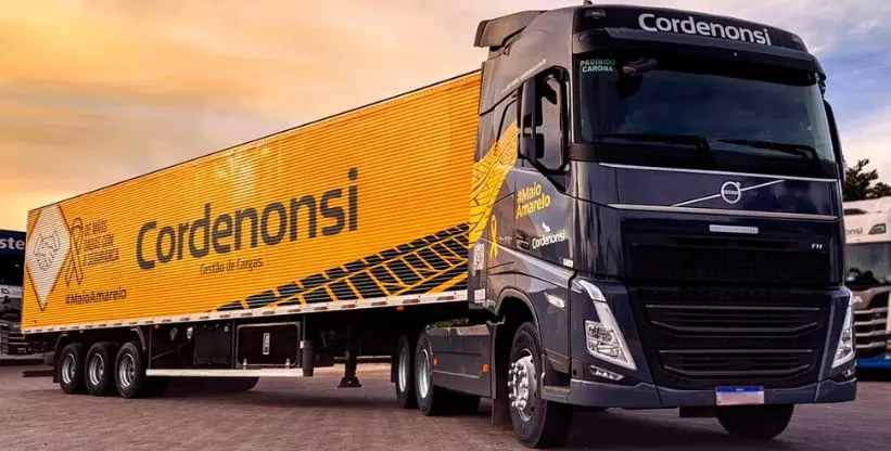 A foto mostra uma carreta da Cordenonsi Transportes