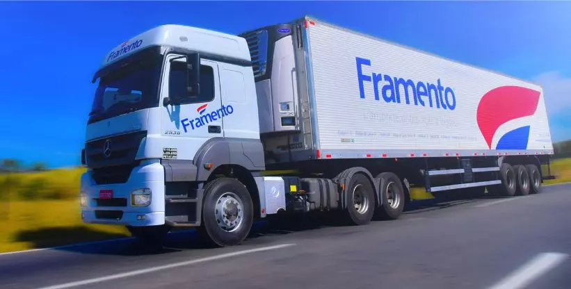 A foto mostra uma carreta da Framento Transportes