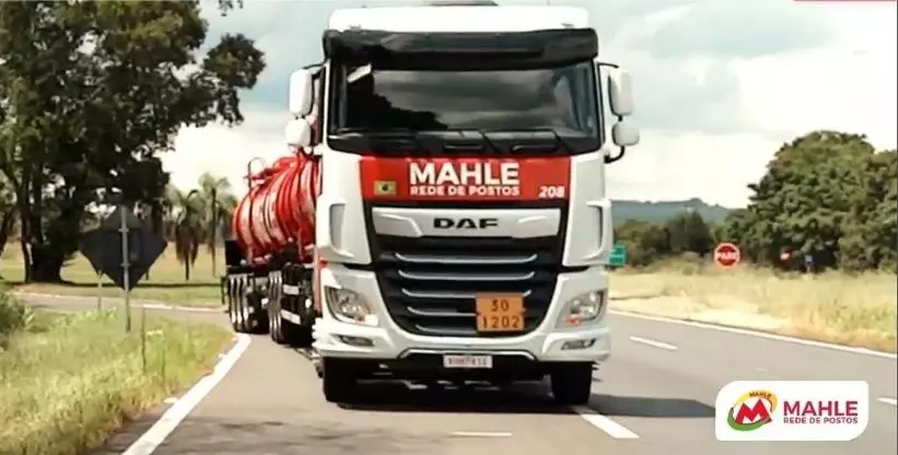 A foto mostra uma carreta da Mahle Rede de Postos