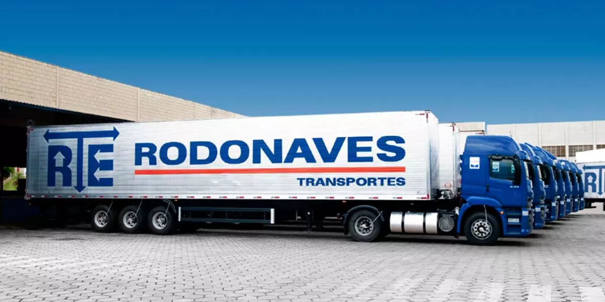 A foto mostra uma carreta da RTE Rodonaves