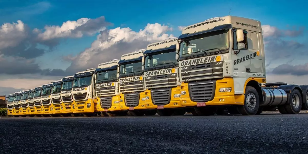 Frota da empresa Graneleiro Transportes