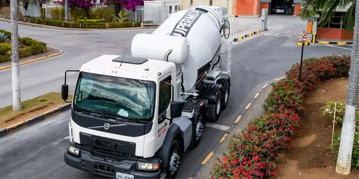 Caminhão Betoneira da empresa Supermix