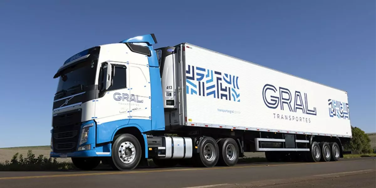 Carreta da empresa Transportes Gral