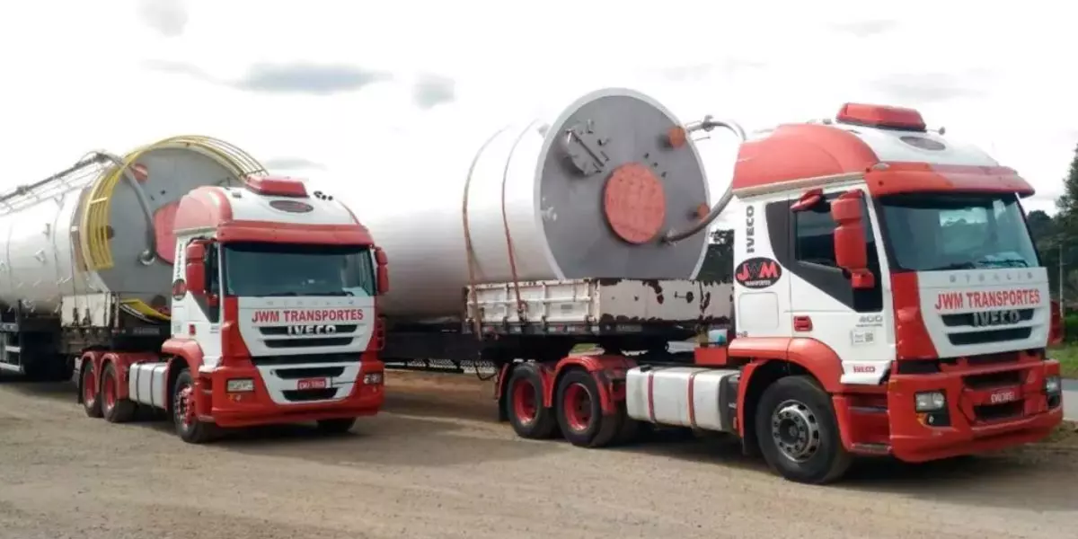 Frota da empresa JWM Transportes Soluções Logísticas