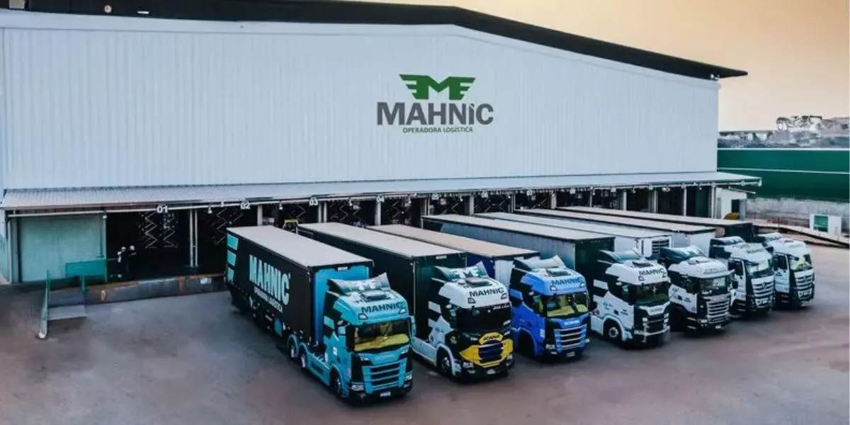 Frota da empresa Mahnic Operadora Logística
