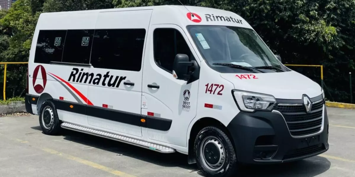 Van da frota da empresa Rimatur Transportes