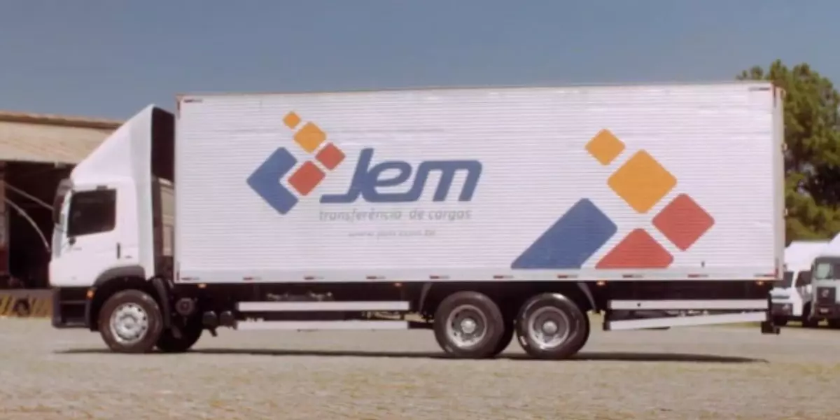 Caminhão Truck da empresa DFL Transferência de Cargas