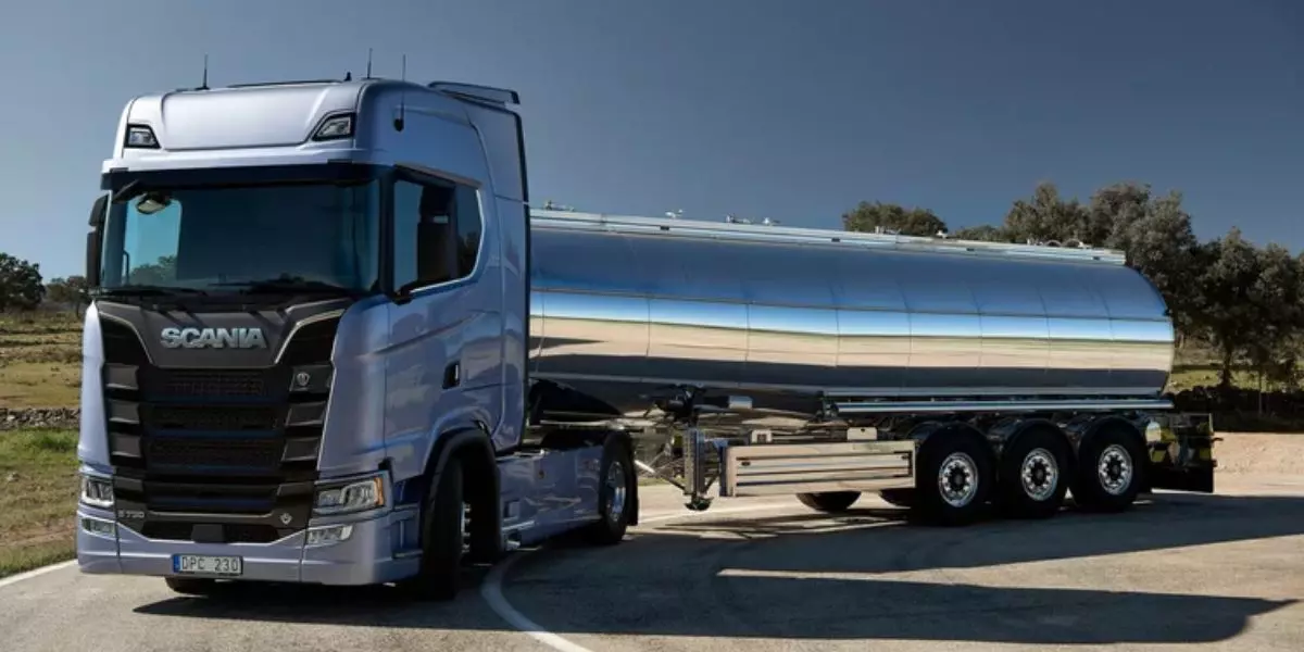 Veículo da empresa Transportadora Transvárzea