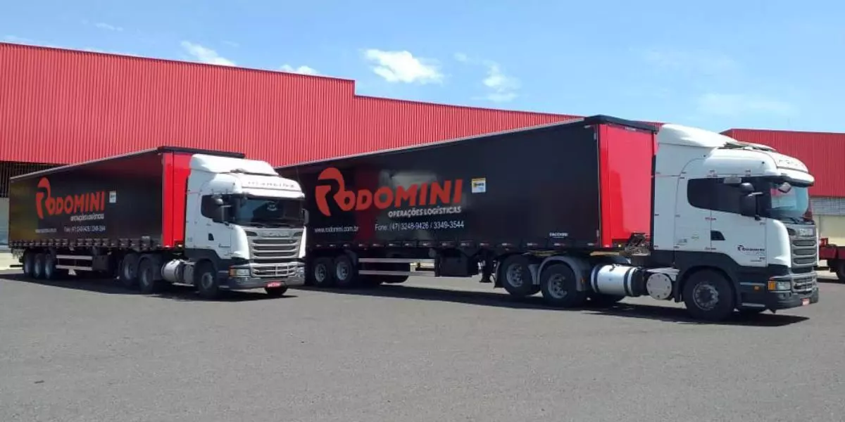 Frota da empresa Rodomini Operações Logísticas