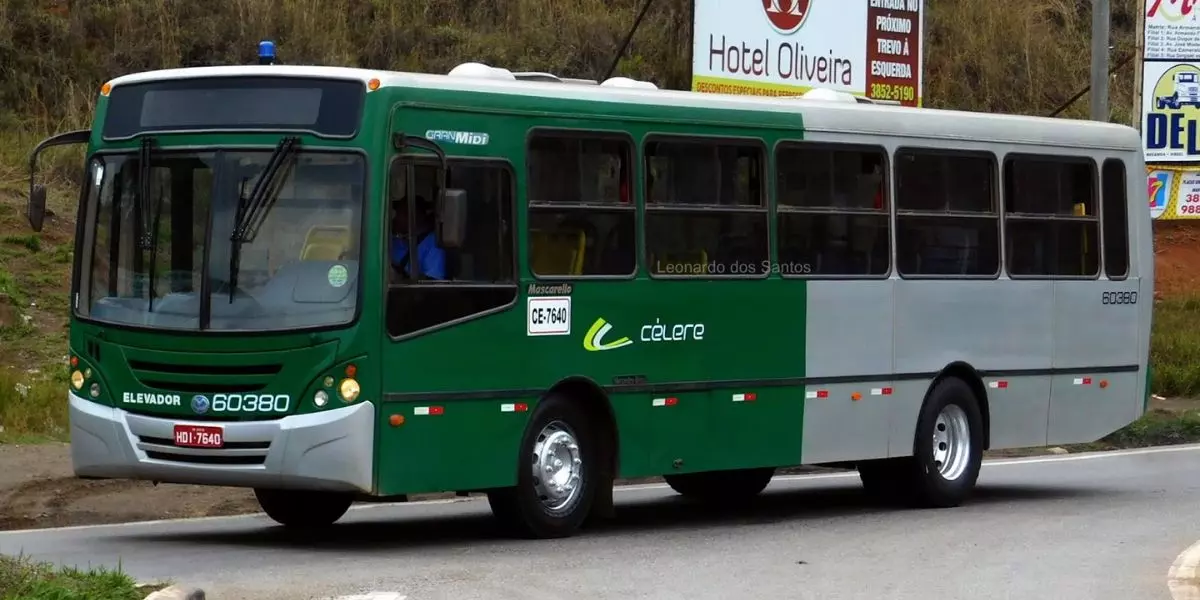 A foto mostra um ônibus urbano da Célere Transportes