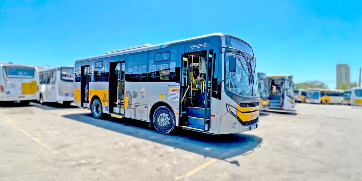 Ônibus da frota da empresa Transunião Transportes S/A