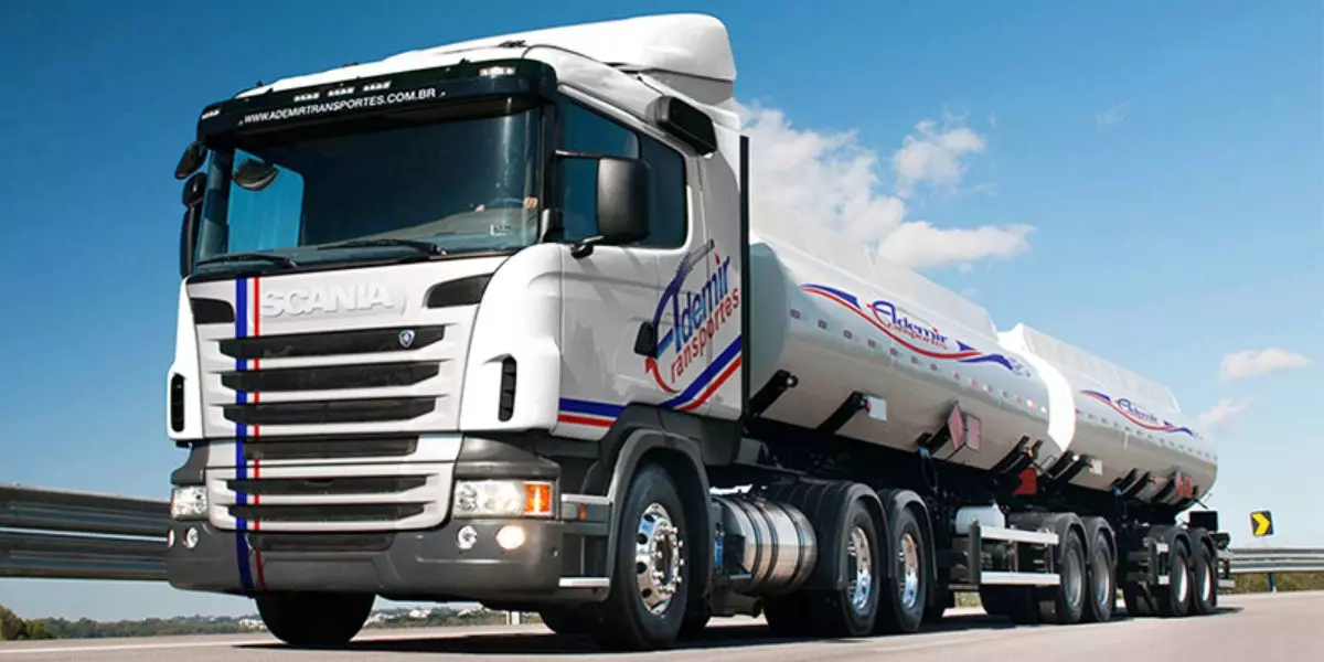 Bitrem da empresa Ademir Transportes