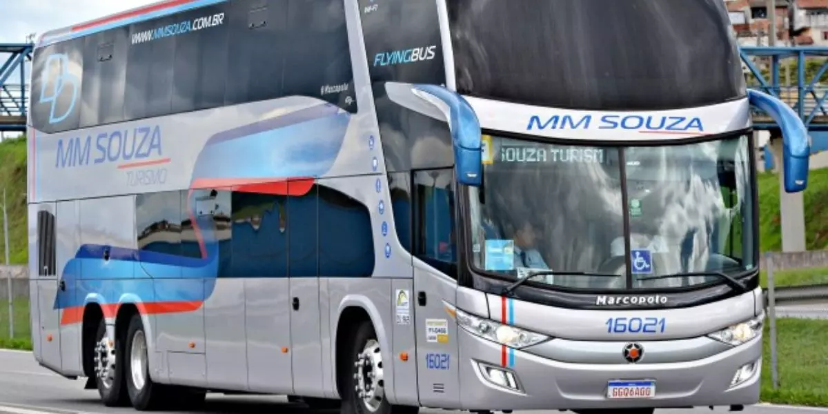 A foto mostra um ônibus da MM Souza