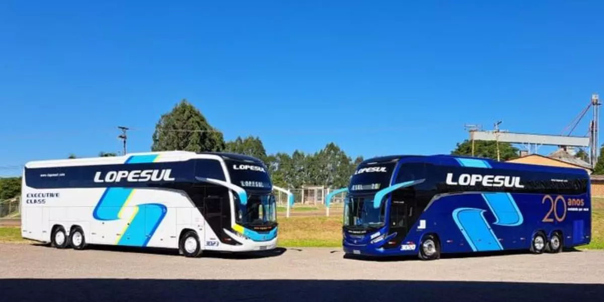 Frota de ônibus da empresa Lopesul Transportes