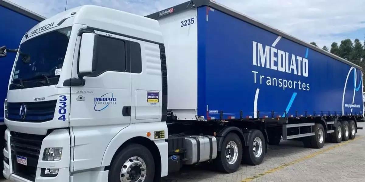 A foto mostra um caminhão da Imediato Nextway