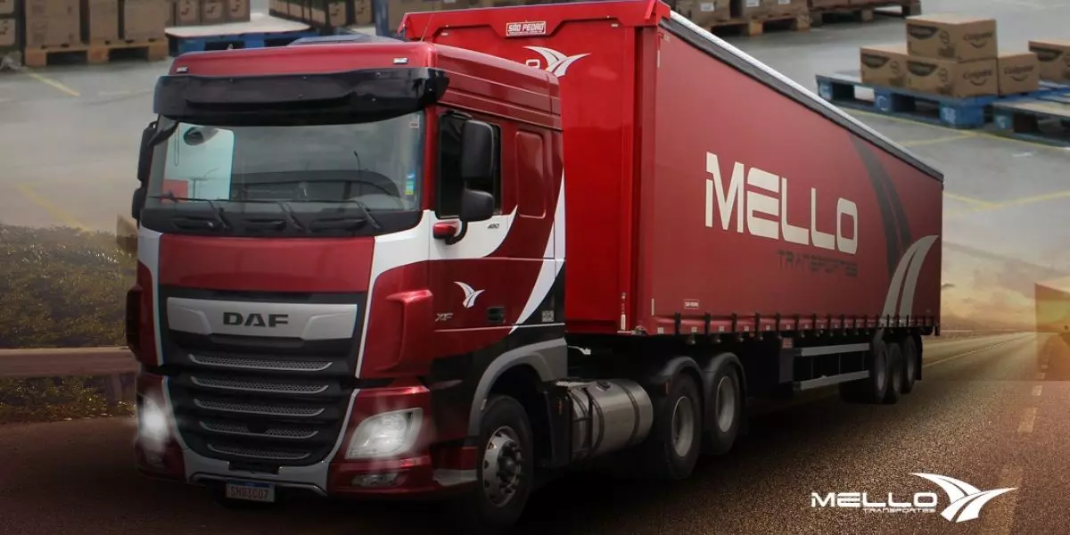 A foto mostra uma carreta da Mello Transportes