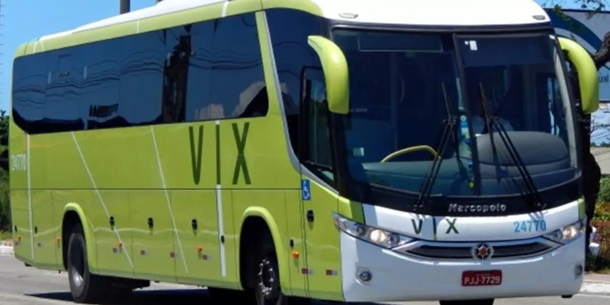 A foto mostra um ônibus da VIX Logística