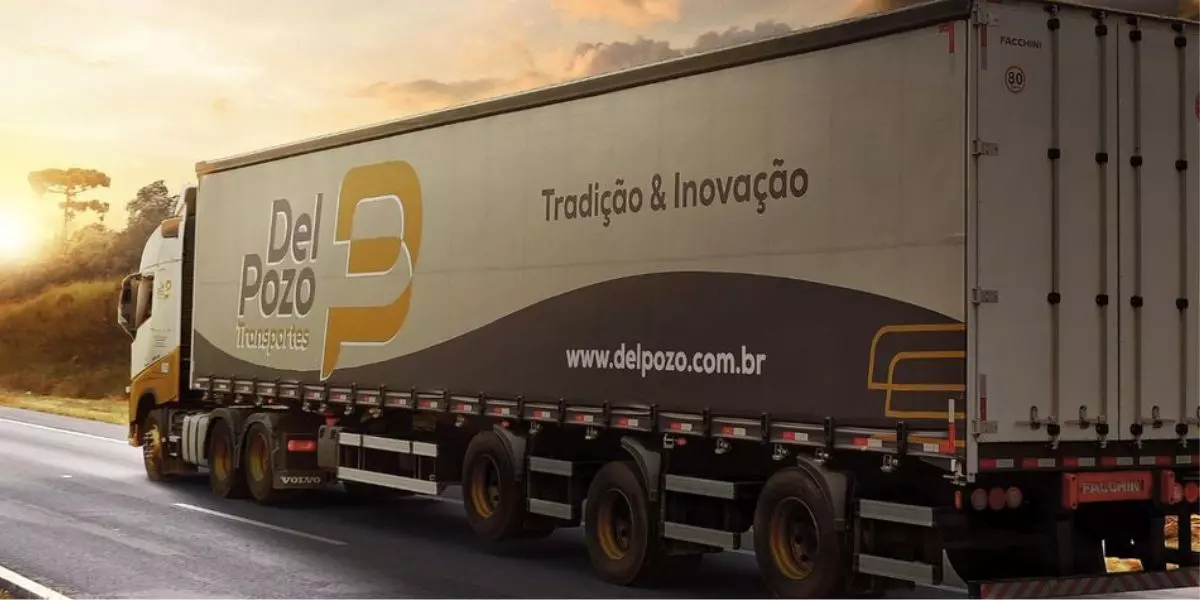 Carreta da empresa Del Pozo Transportes