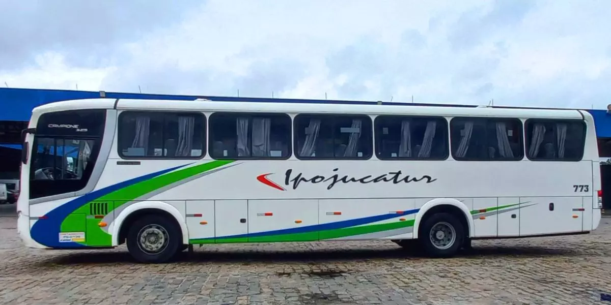 Ônibus da frota da empresa Ipojucatur
