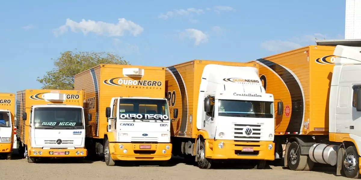 Frota da empresa Ouro Negro Transportes